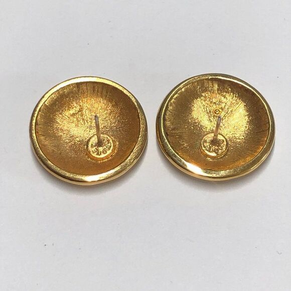 Vintage Monet Button Earrings Cream Ivory Enamel Gold Abstract 7/8 Inch - Picture 3 of 7